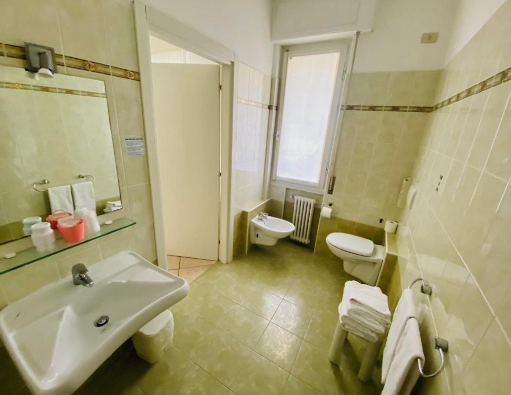 Koupelna v ubytování Hotel Ideal