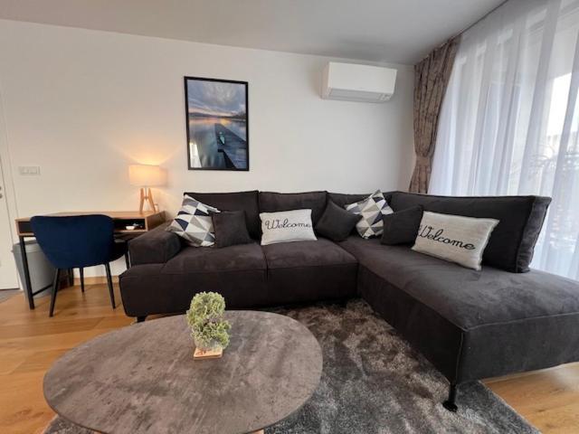 Luxury Garden Apartment at Rowing Canal