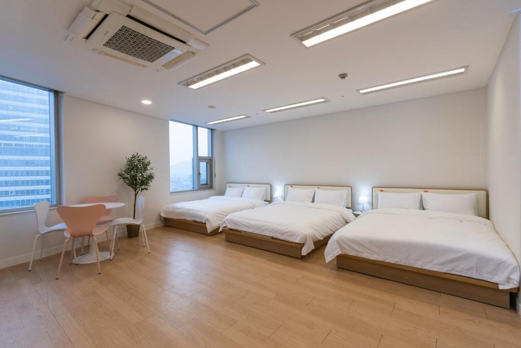 "GRAND OPENED" Maxtyle Guesthouse Dongdaemunにあるベッド