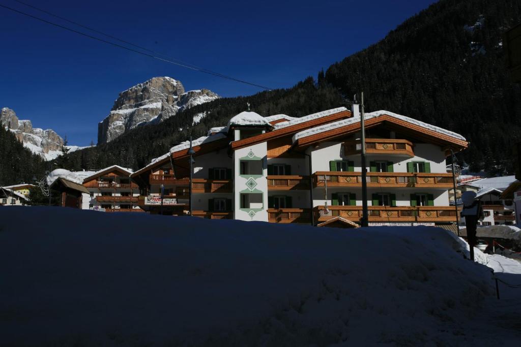Nespecifikovaný výhled na hory nebo výhled na hory při pohledu z hotelu