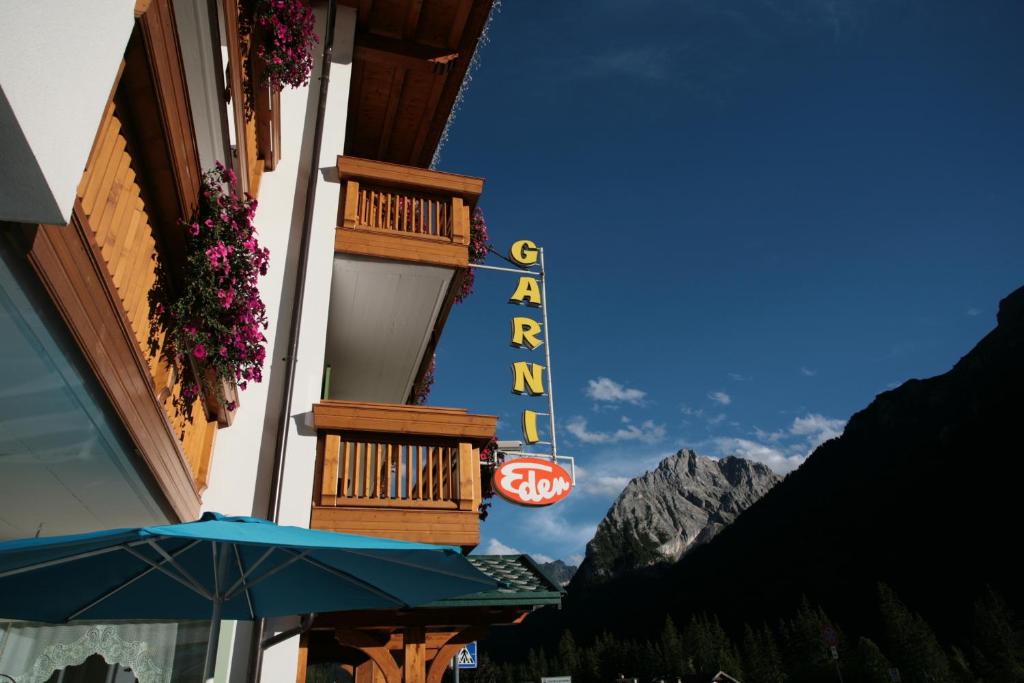 Nespecifikovaný výhled na hory nebo výhled na hory při pohledu z hotelu