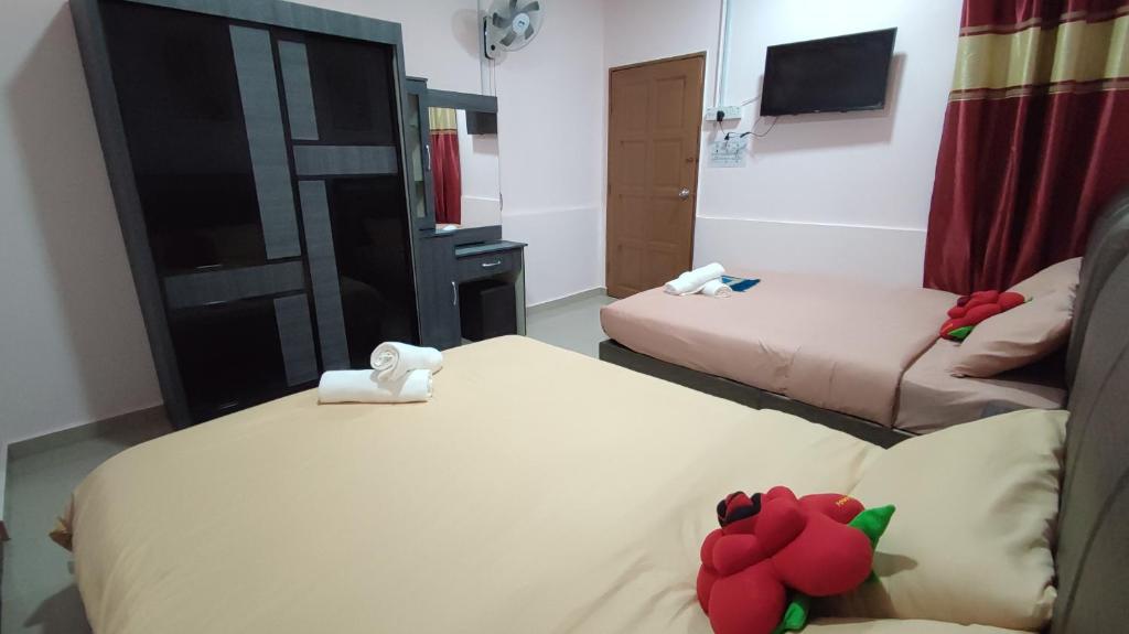 Postel nebo postele na pokoji v ubytování Santai Desa Chalet musleem 0nly