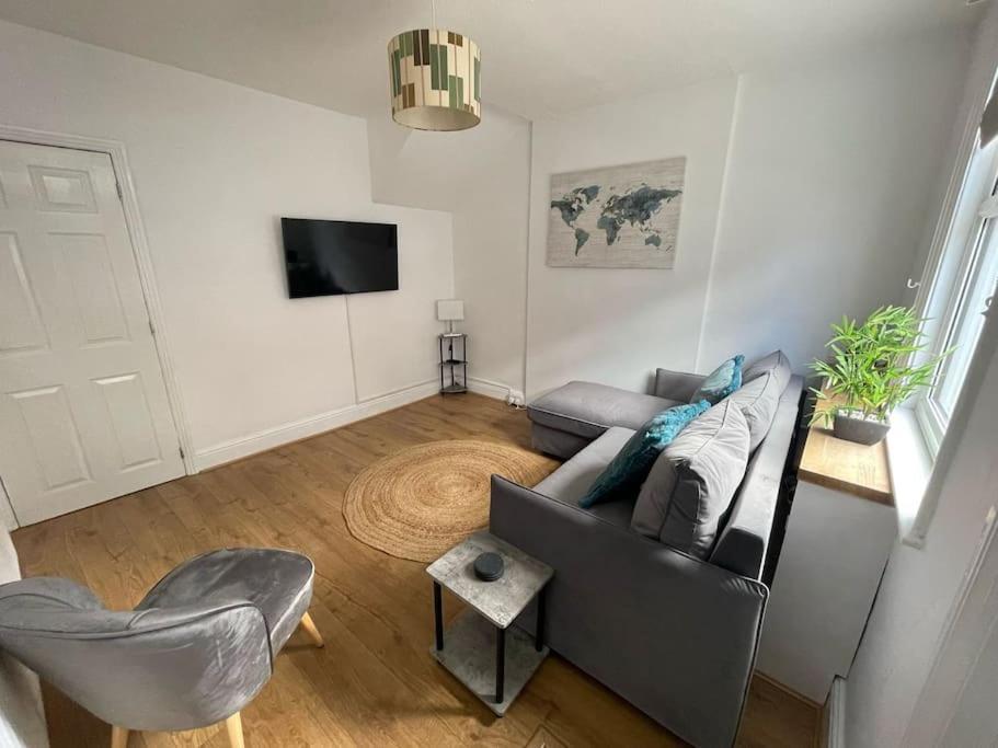 Μια τηλεόραση ή/και κέντρο ψυχαγωγίας στο 3-Bed House near Salisbury Cathedral & Attractions