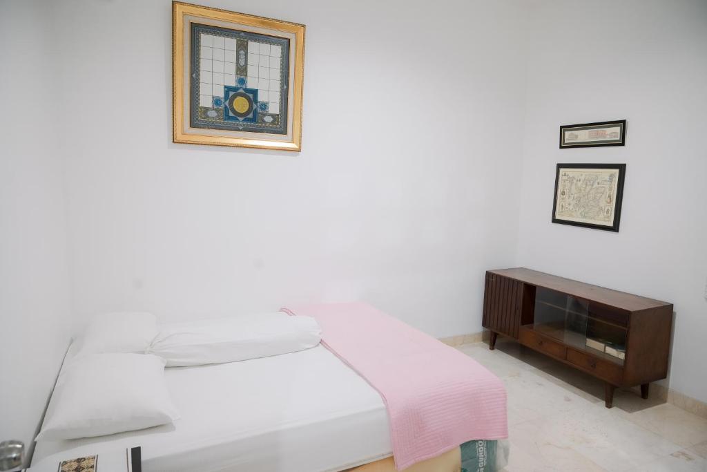 Postel nebo postele na pokoji v ubytování Kirana Guest House Bogor