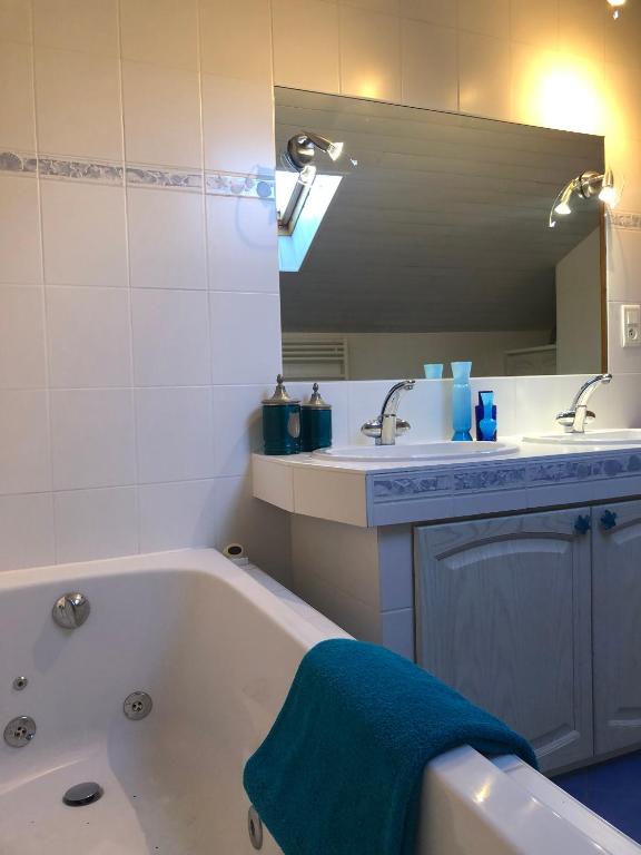 Gite de l'Ancheronne 12 couchages spa - Casa De Cuatro Dormitorios
