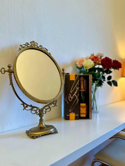 Fotografie z fotogalerie ubytování Elegant apartment inside Villa Fontana v destinaci Tremezzo
