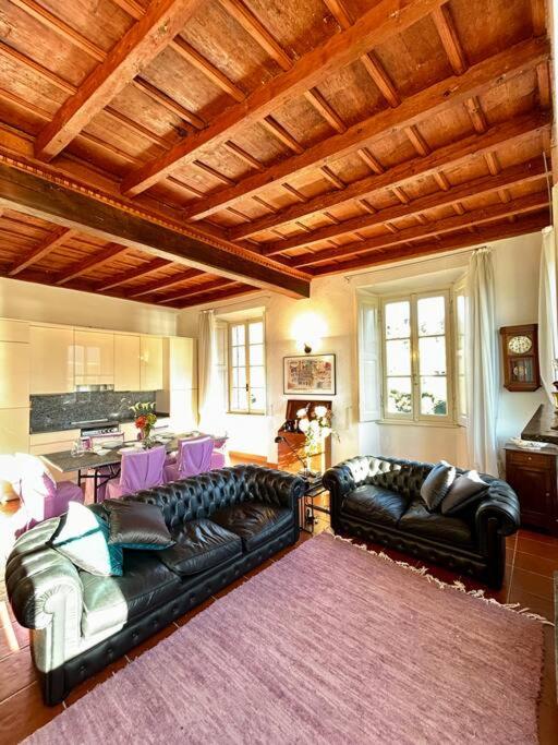 Posezení v ubytování Elegant apartment inside Villa Fontana