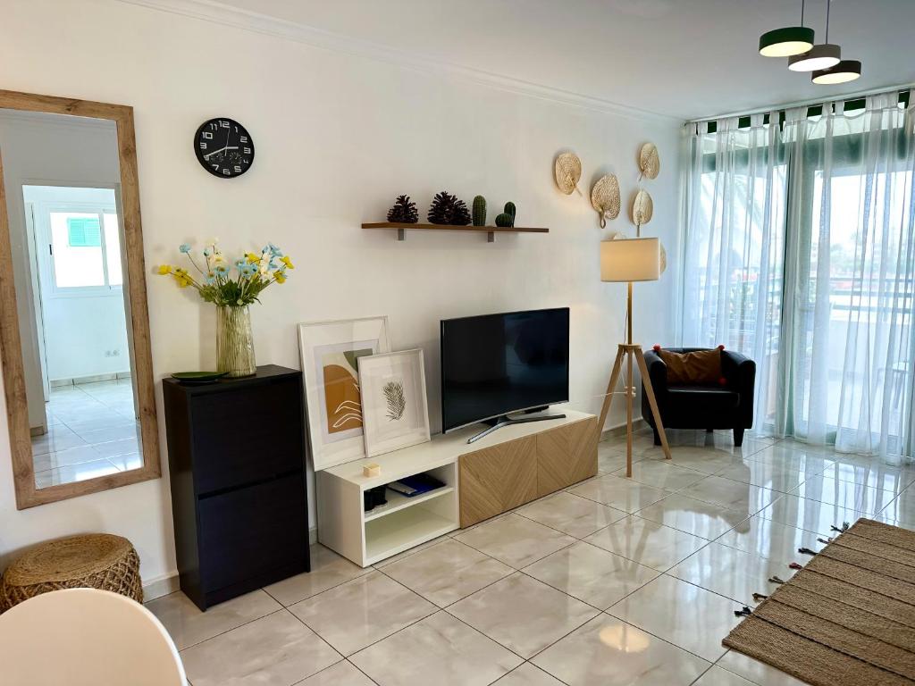 TV a/nebo společenská místnost v ubytování Las Olas DM cozy 2-bedrooms apartment