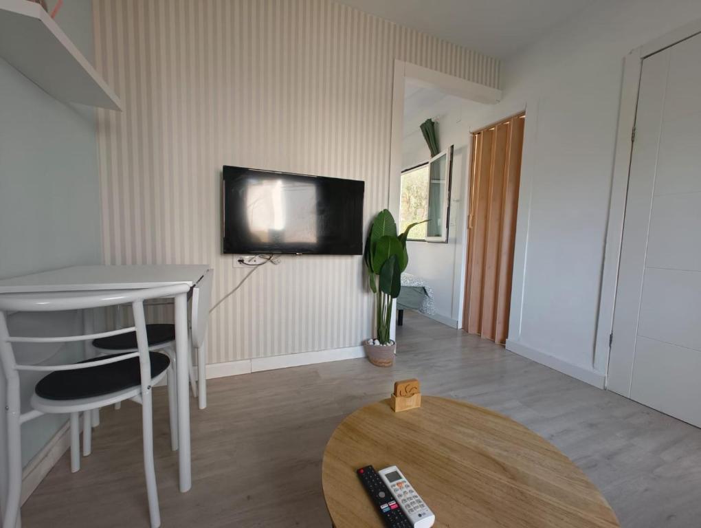 TV a/nebo společenská místnost v ubytování Cozy Studio in Denia