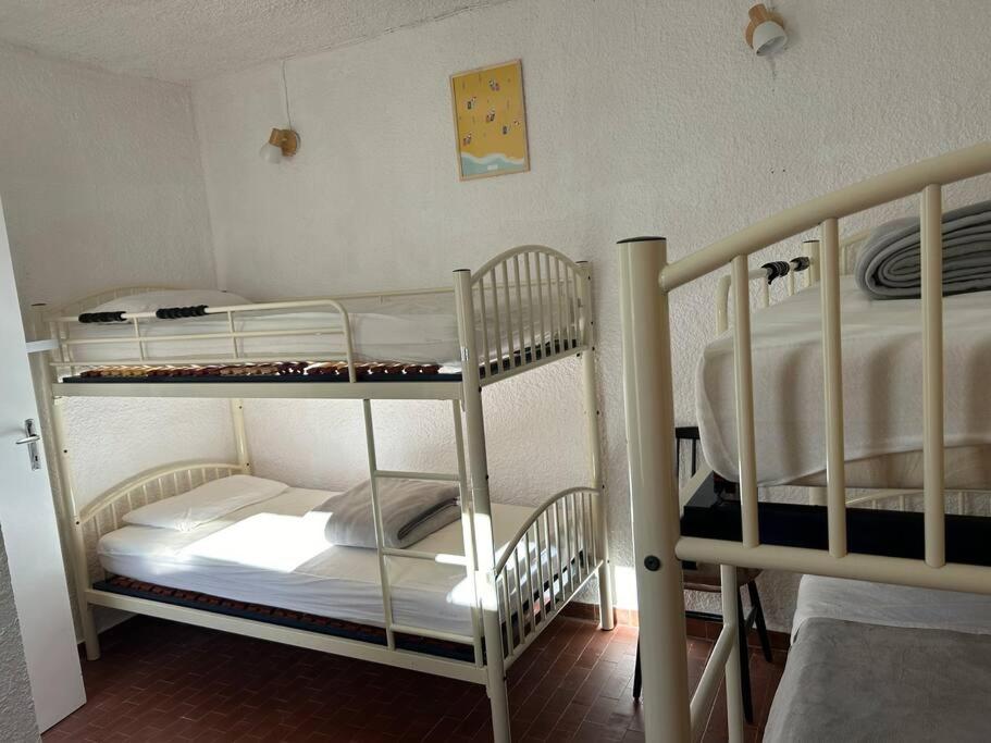 Postel nebo postele na pokoji v ubytování Maison les pieds dans l'eau