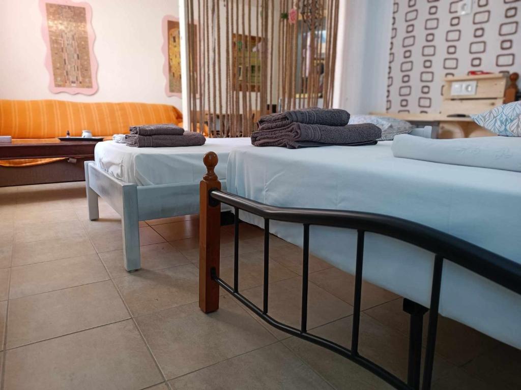 two beds are sitting in a room with at BUENo in Skiathos Town