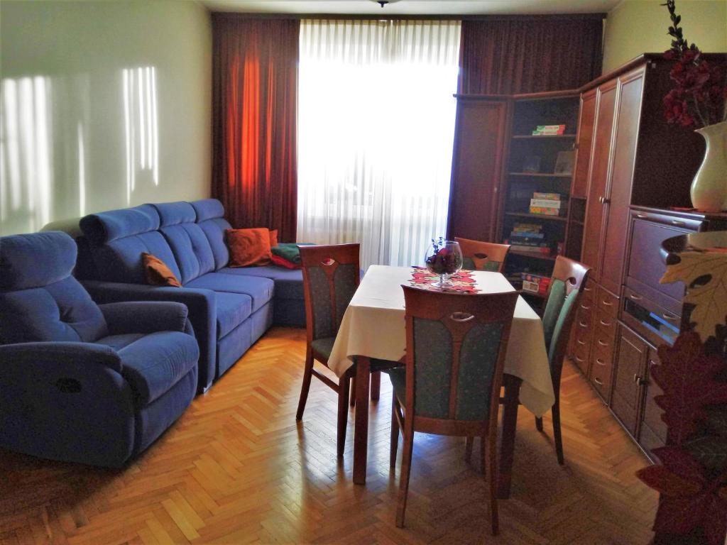 Posedenie v ubytovaní Centrum, 700m do plaży - 2 sypialnie, salon, balkon, bezpłatny parking,