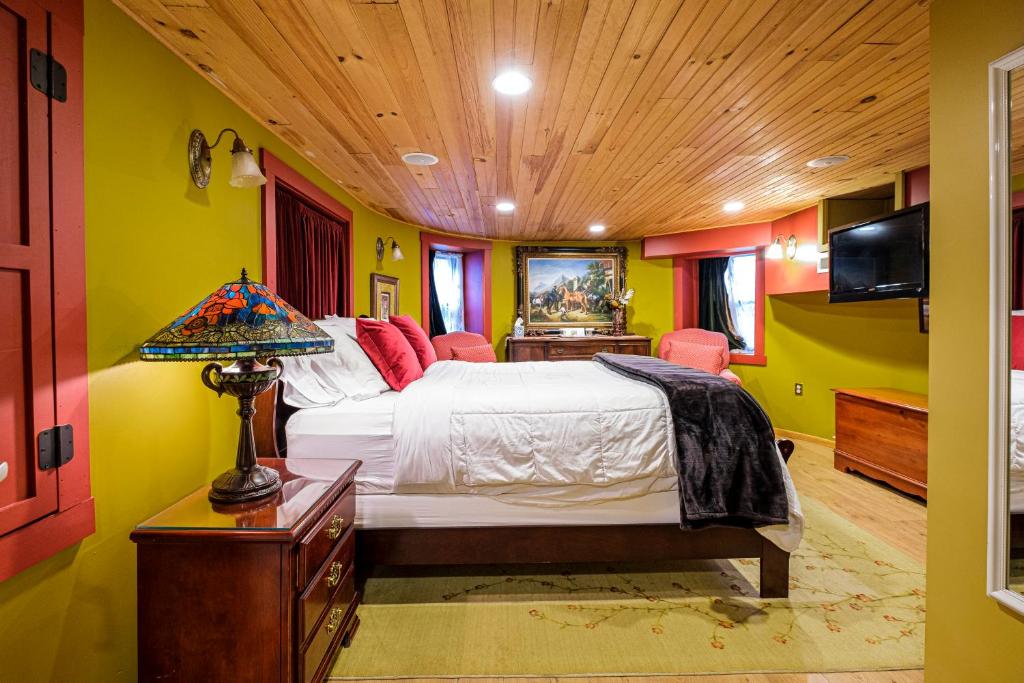 Stone Manor Boutique Inn - Deluxe Double Room With Shower