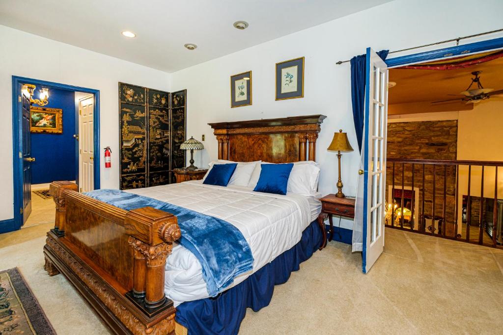 Stone Manor Boutique Inn - Deluxe King Suite