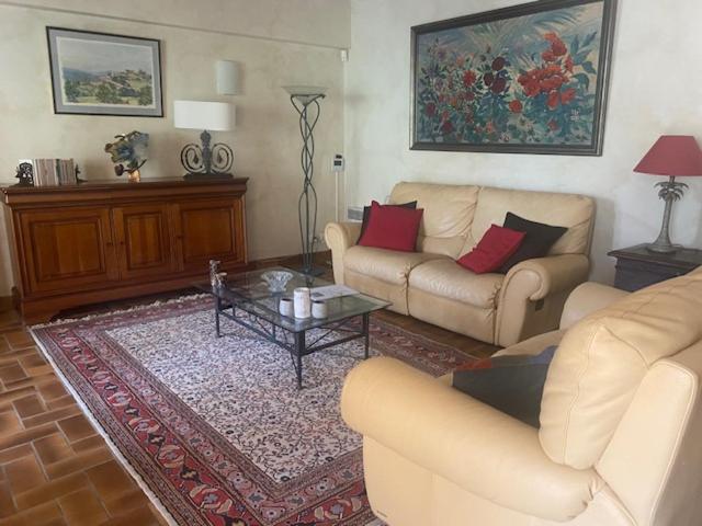 La Maison Vieille - Three-Bedroom Apartment