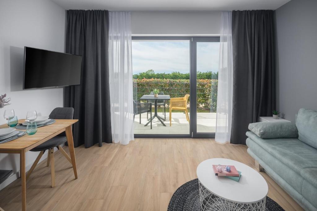TV a/nebo společenská místnost v ubytování Lana Premium Residence