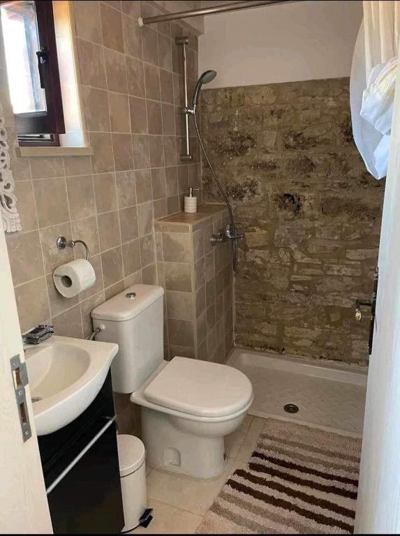 Koupelna v ubytování Lofou Maisonette