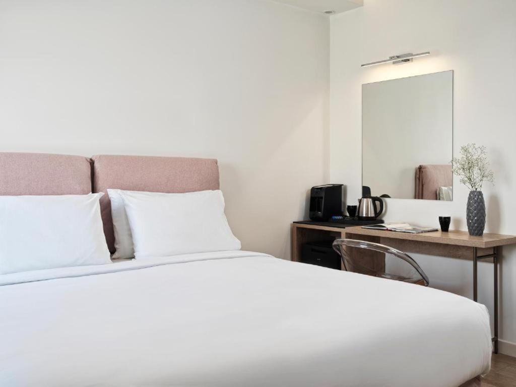 Postel nebo postele na pokoji v ubytování NLH Mati Seafront - Neighborhood Lifestyle Hotels