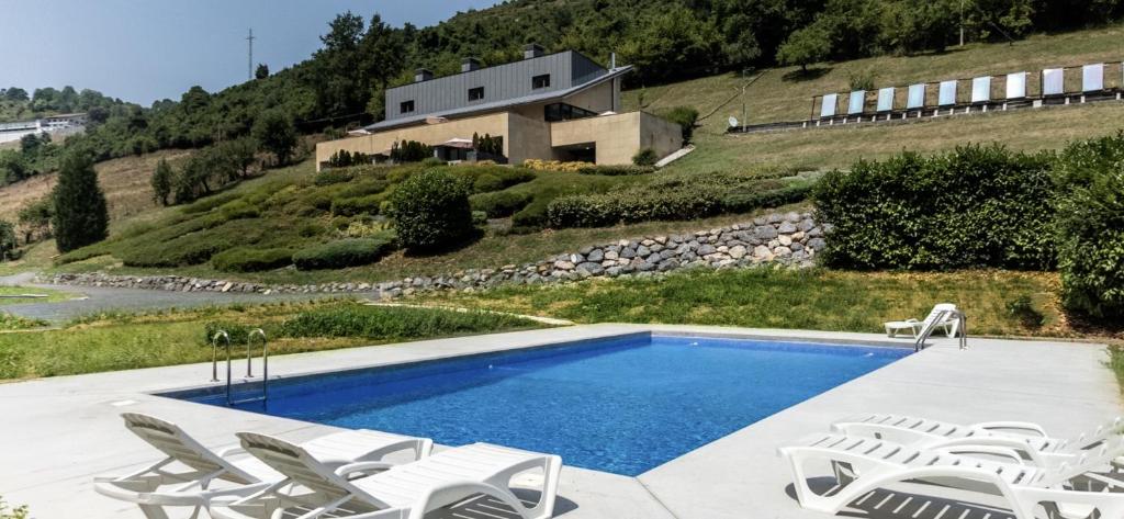 Bazén v ubytovaní Beautiful house 15 min away from Bilbao alebo v jeho blízkosti