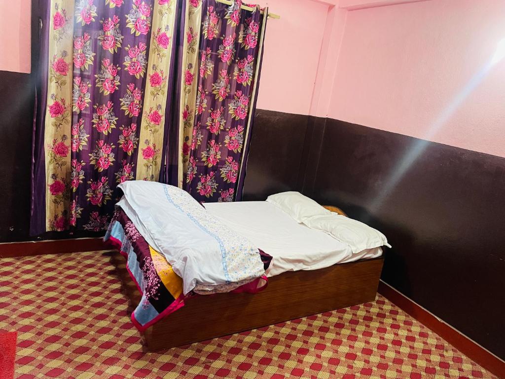 Postel nebo postele na pokoji v ubytování Hotel gaule