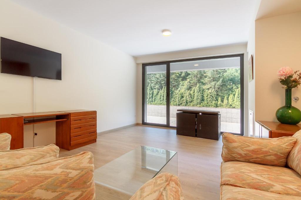 Televízia a/alebo spoločenská miestnosť v ubytovaní Beautiful house 15 min away from Bilbao