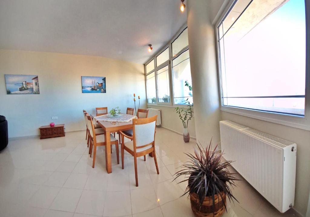 Χώρος καθιστικού στο Maria's urban seaview apartments
