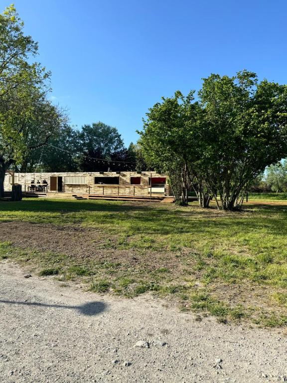 Zdjęcie z galerii obiektu Idéal couples & pro - Proche centre ville et gare - Promenade au bord de la Charente - Parking à proximité - Wifi très haut debit - Équipement premium -Netflix w mieście Angoulême