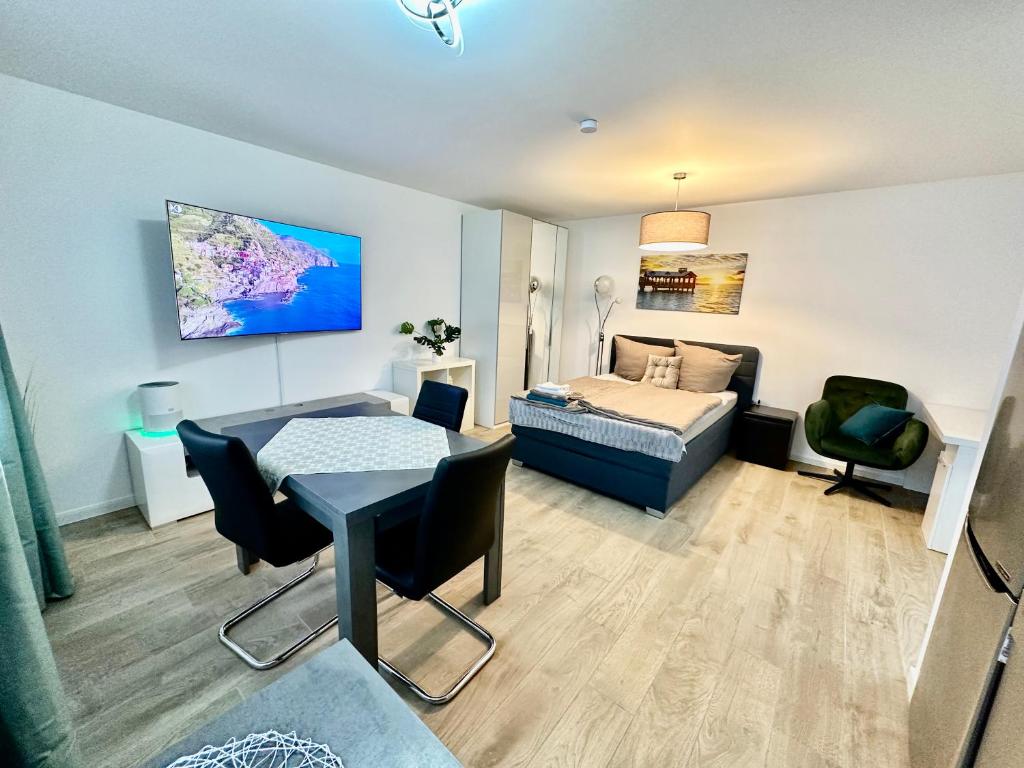 TV a/nebo společenská místnost v ubytování Moderne 1-Zi Stadtwohnung