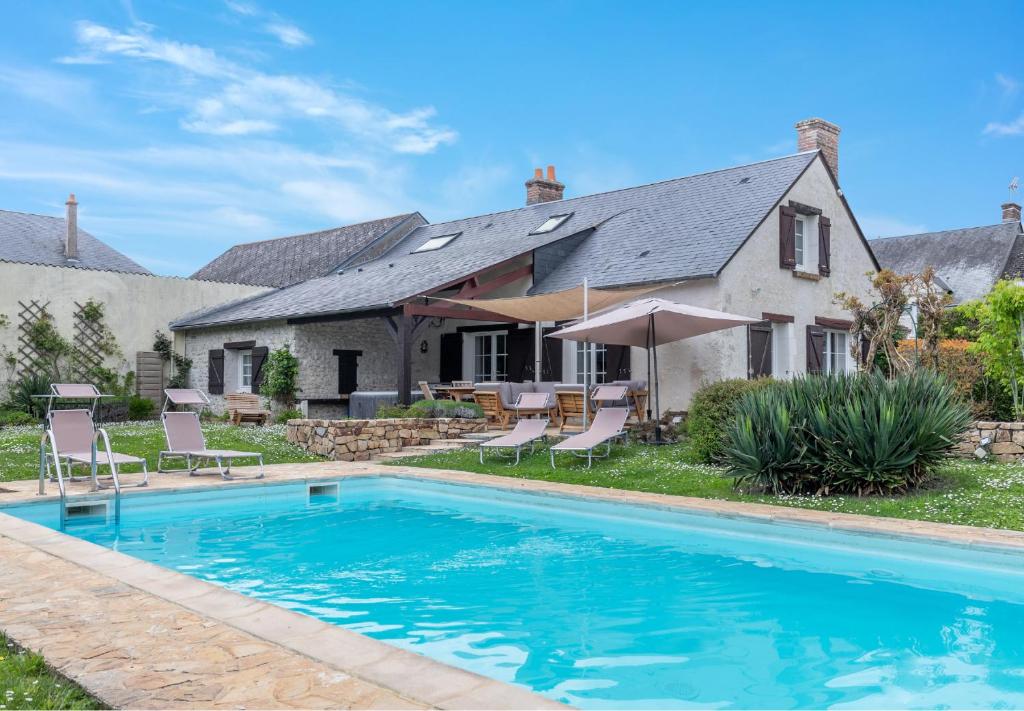 an estate with a swimming pool in front of a house at Le Cottage de Chitenay in Chitenay