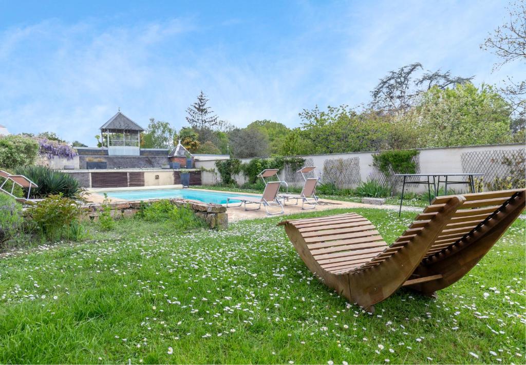 Bazén v ubytovaní Le Cottage de Chitenay alebo v jeho blízkosti