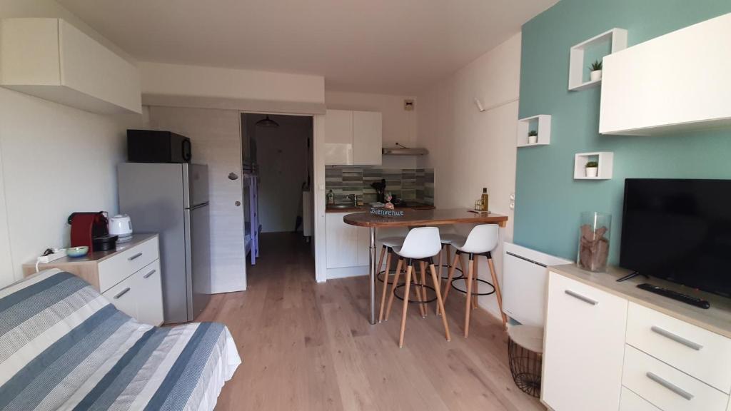 Photo de la galerie de l'établissement Le Petit Bois flotté 250 m mer avec parking et balcon, à Saint-Georges-de-Didonne