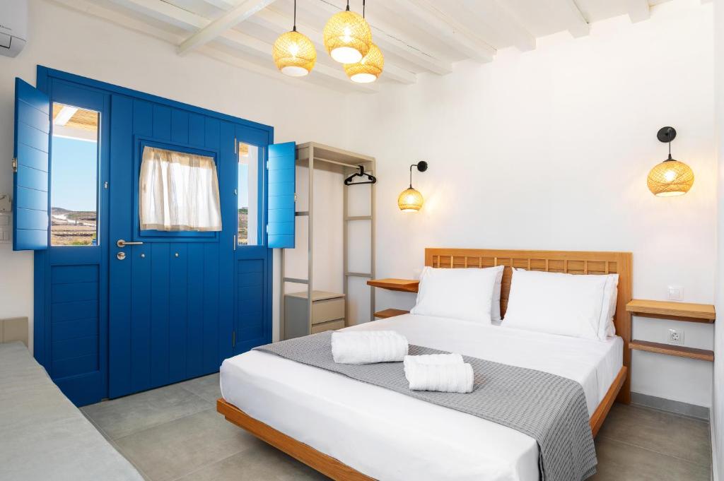 Postel nebo postele na pokoji v ubytování Pigados Beach Studio Kimolos
