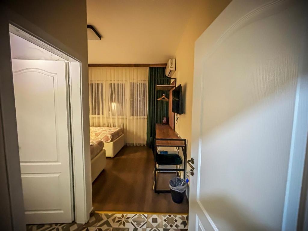 Calla Bella Rooms & Snack Bar - Twin Room With Private Bathroom