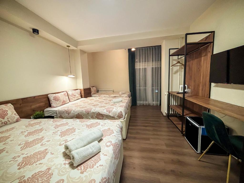 Calla Bella Rooms & Snack Bar - Deluxe Room With Private Bathroom