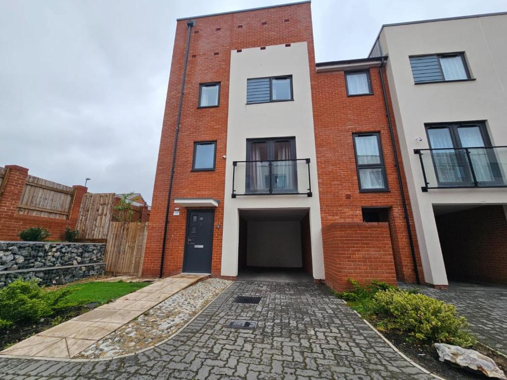 Ipswich - 3 Beds - Sleeps 6 - Private Garden 6