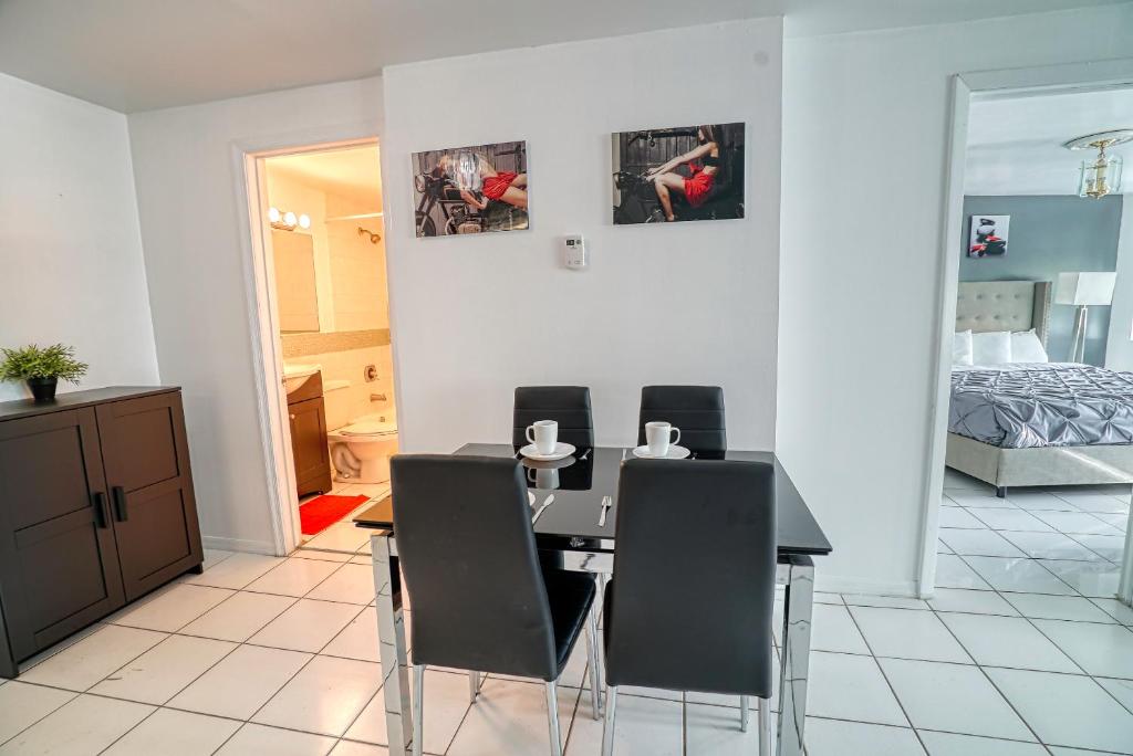 Deluxe Studios and Apartments at the Casablanca - Apartamento De Lujo