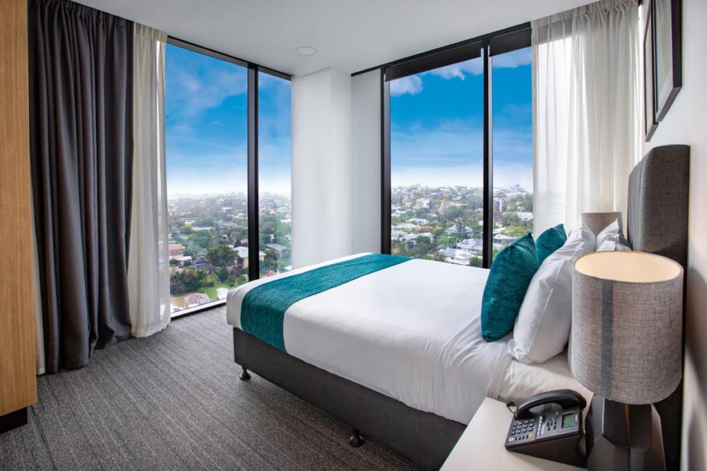 
One-Bedroom City View
