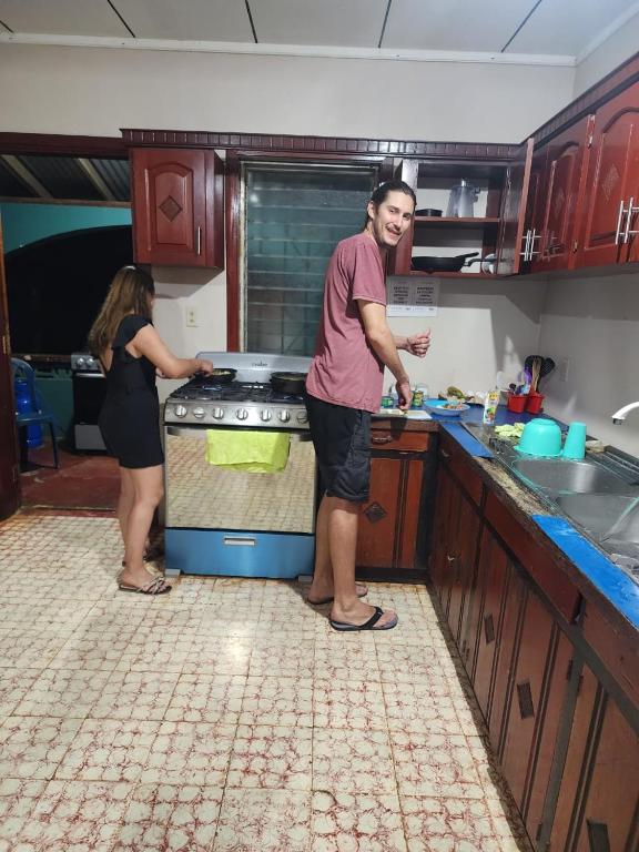 Cucina o angolo cottura di Fenix Hotel & Hostel