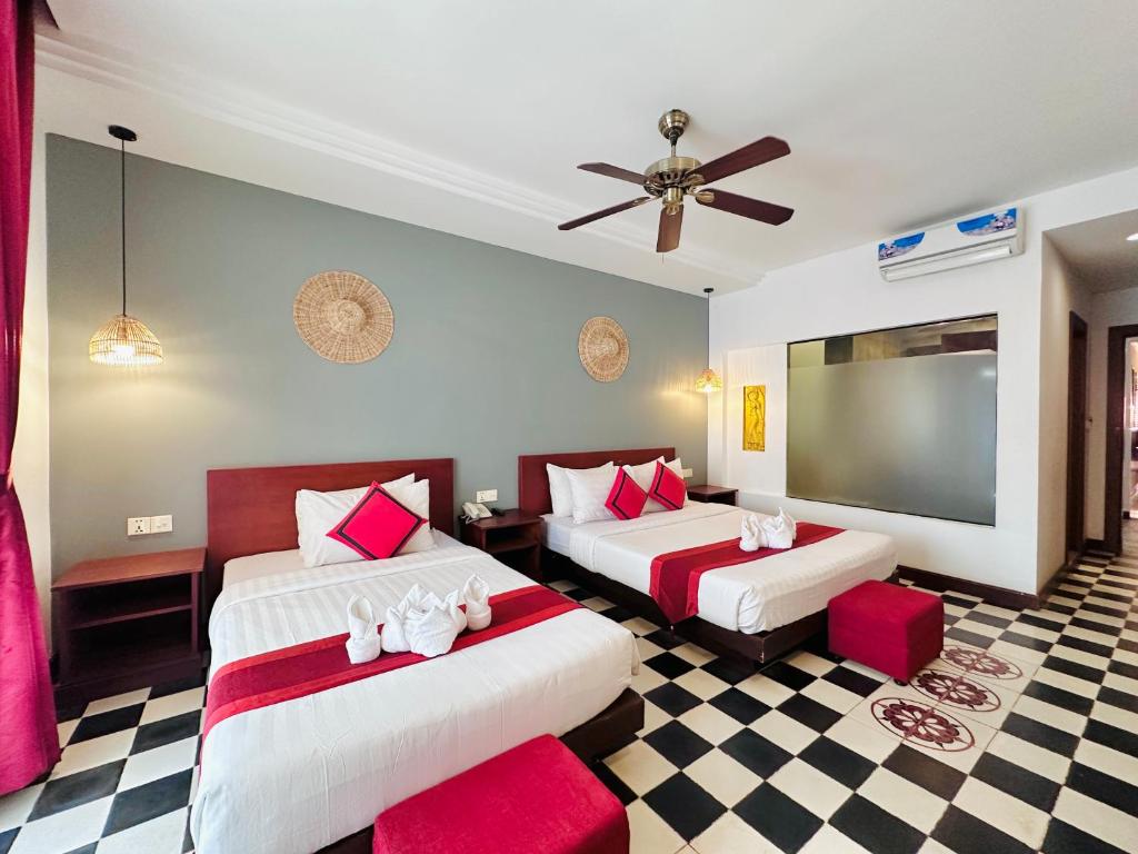Postel nebo postele na pokoji v ubytování Mekong Angkor Palace Hotel