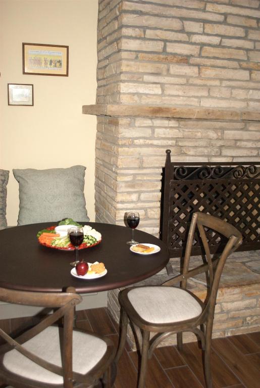 Coachman's Inn, A Four Sisters Inn photo
