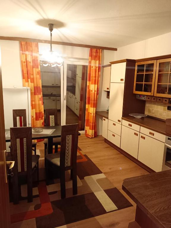 Kuchyň nebo kuchyňský kout v ubytování Wirtin z Atzersdorf