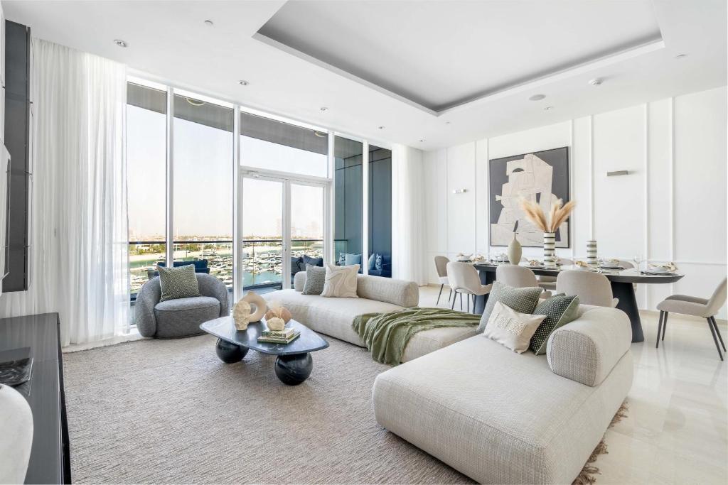 Oceana Luxury 4 BR Apartment with Resort Access and Sea Views by Exclusive Holiday Homes