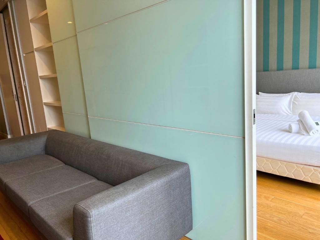 Postel nebo postele na pokoji v ubytování Luxe Suites at Platinum KLCC