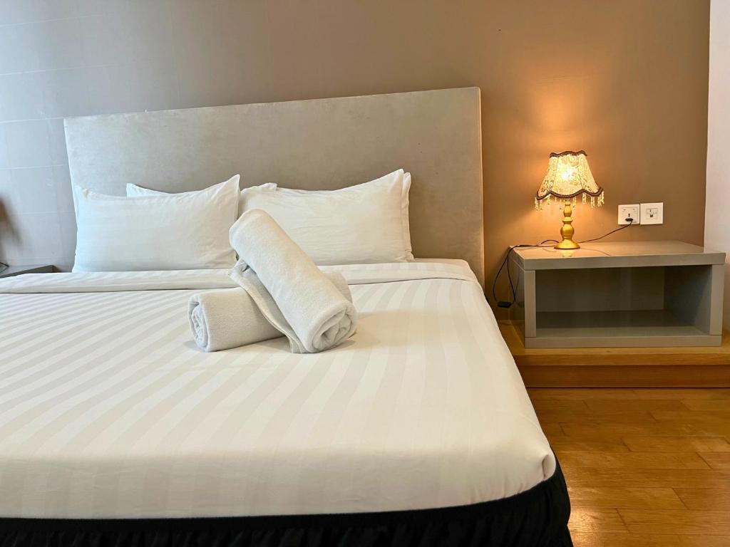 Postel nebo postele na pokoji v ubytování Luxe Suites at Platinum KLCC