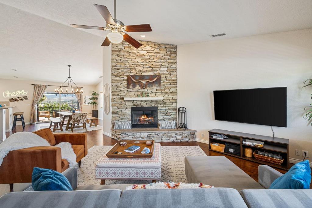 Western Desert View - Yucca Valley, CA - Housity