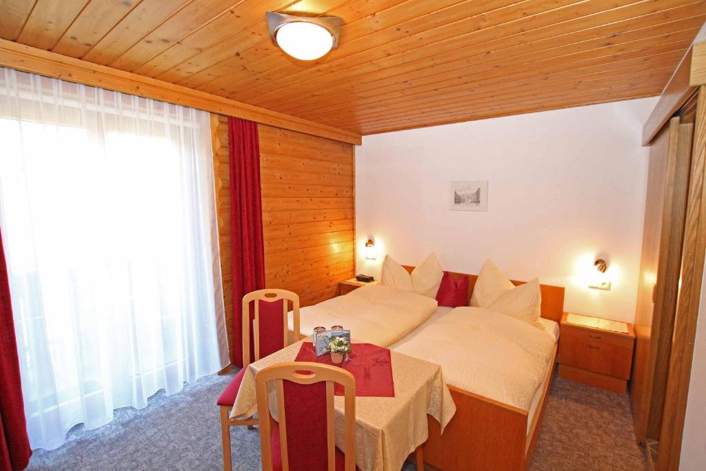 Postel nebo postele na pokoji v ubytování Pension Delacher