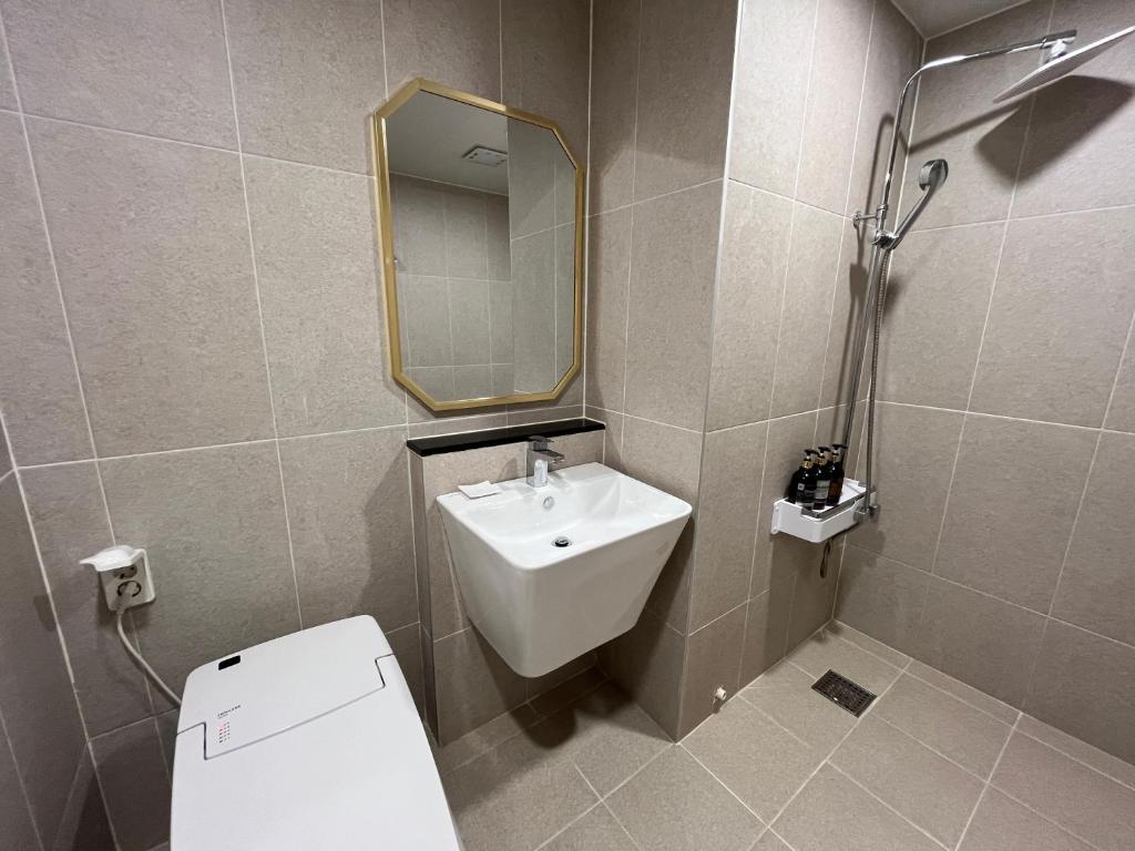 Koupelna v ubytování Carlton Hotel Bupyeong