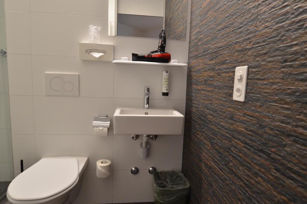 Koupelna v ubytování Hotel Egerkingen, idealer Zwischenstopp
