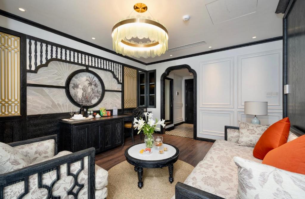 Posezení v ubytování Luxe Paradise Premium Hotel Pham Hong Thai