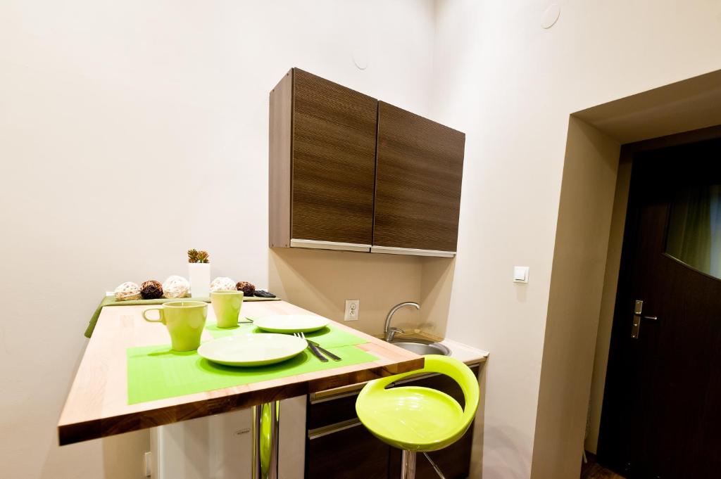 PLATINUM SUITES